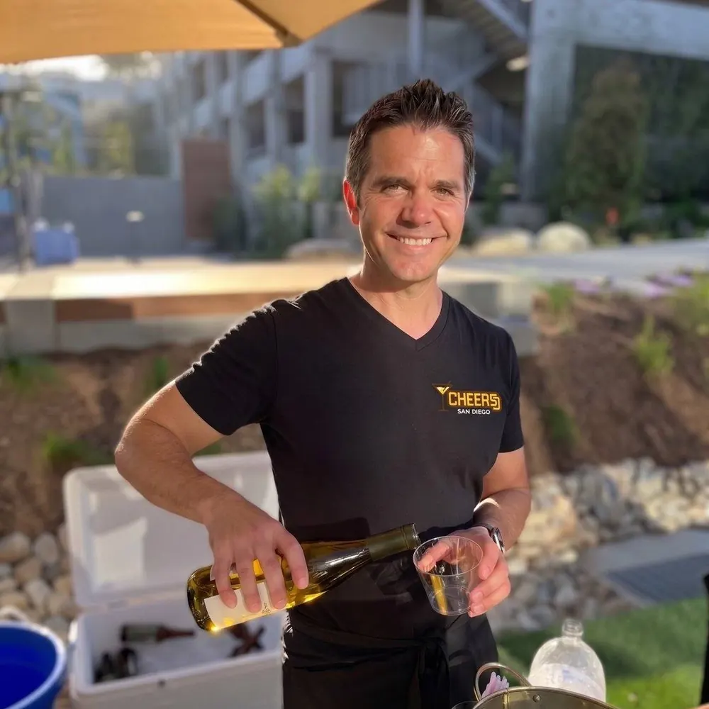 Cheers San Diego: Justin behind the bar, Del Mar